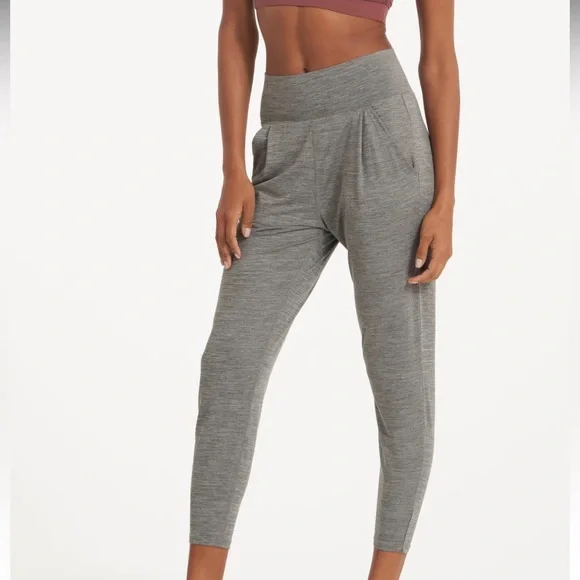 M đź©¶ Vuori Lux At Ease Harem Jogger Pant Heather Gray - Picture 1 of 9